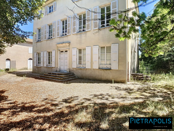 Duplex à aménager avec jardin privé à Saint-Georges-de-Reneins