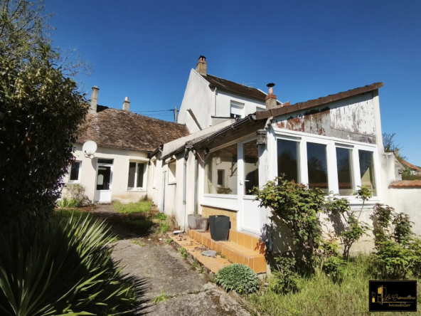 Maison ancienne à vendre à Sainte-Mesme, proche Dourdan - Potentiel de rénovation dans village paisible