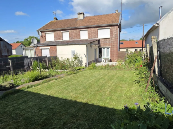 Maison mitoyenne 4 chambres avec terrasse et garage à Hérissart