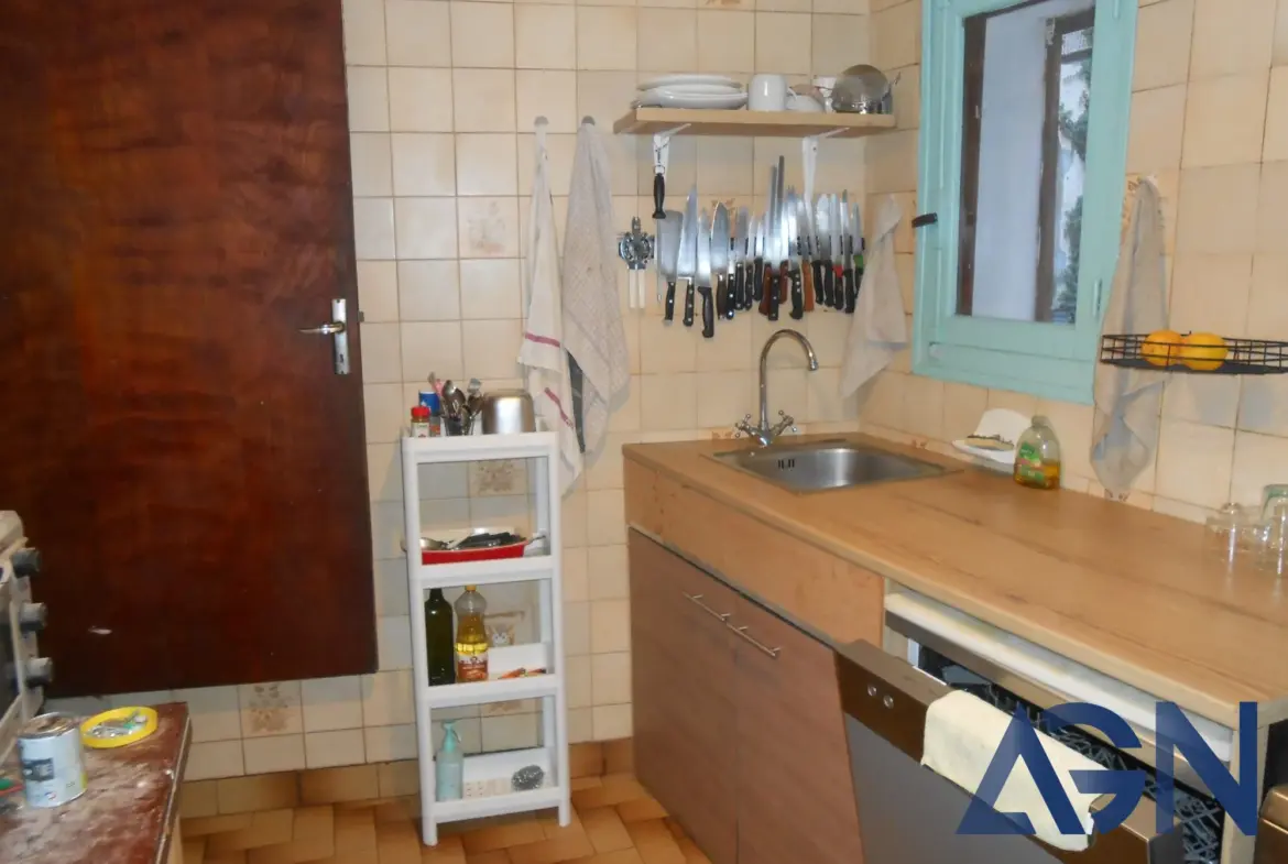 Maison à vendre à Agde avec dépendance de 23m², proche des berges de l'Hérault 