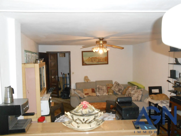 Maison à vendre à Agde avec dépendance de 23m², proche des berges de l'Hérault