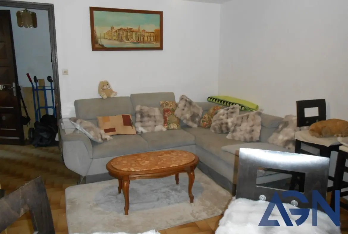 Maison à vendre à Agde avec dépendance de 23m², proche des berges de l'Hérault 