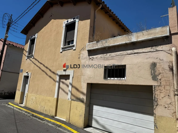 Maison de ville à rénover avec grand garage et terrasse à Perpignan