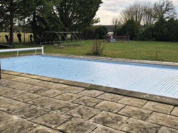 Maison ancienne avec piscine et espaces modernes à La Villedieu