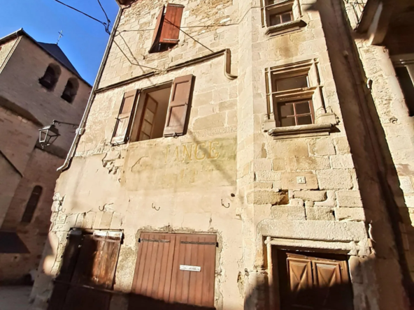 Immeuble ou maison à rénover à Saint-Rome de Tarn avec grand potentiel