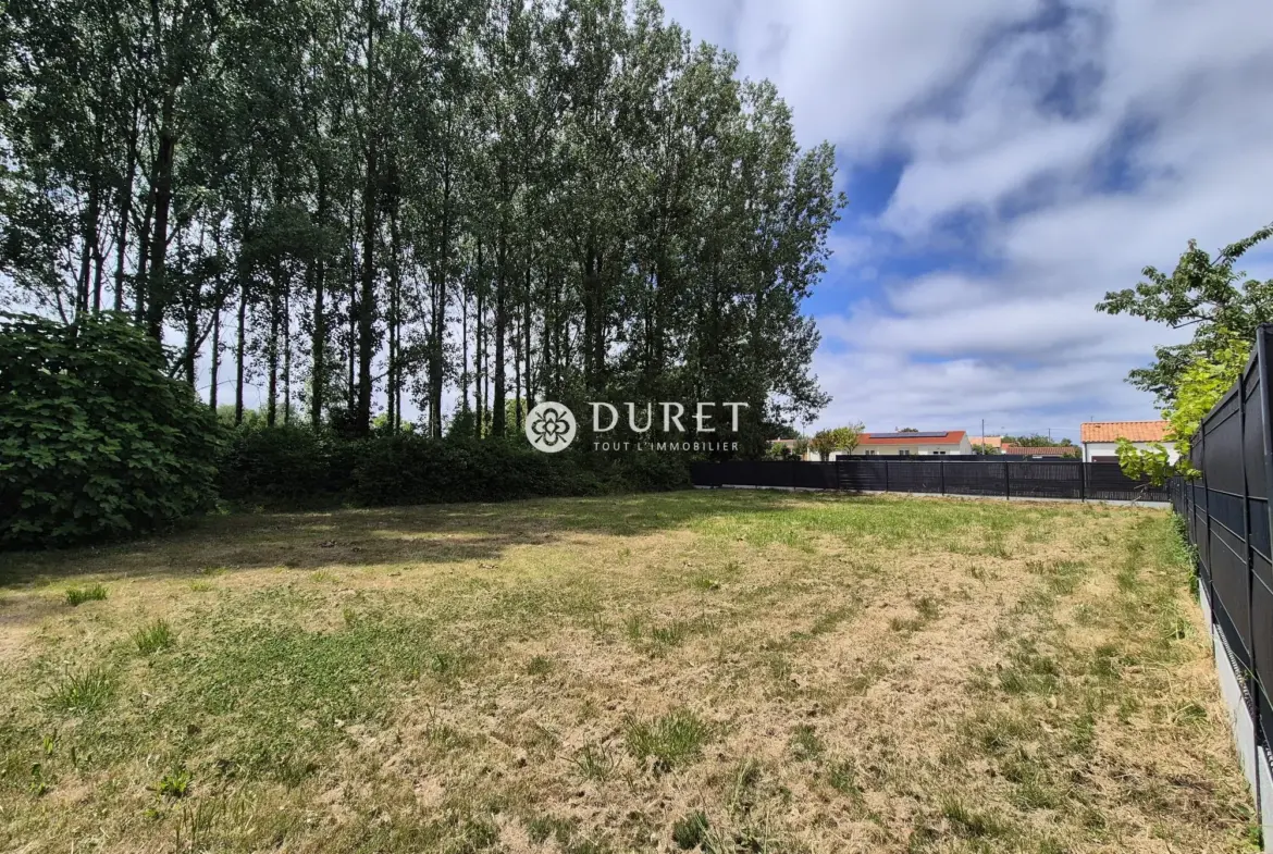 Terrain constructible de 700 m² à Commequiers, idéal résidence ou investissement 