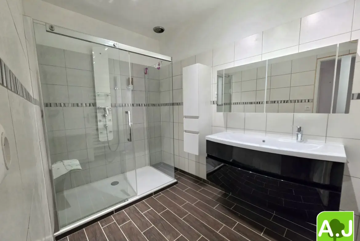 Appartement 4 chambres avec terrasse en hyper-centre de Saint André de l'Eure 