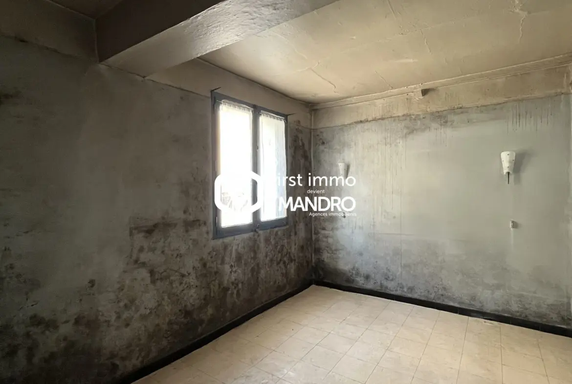À vendre maison de village avec 3 chambres à Estagel, charmant cadre rural 