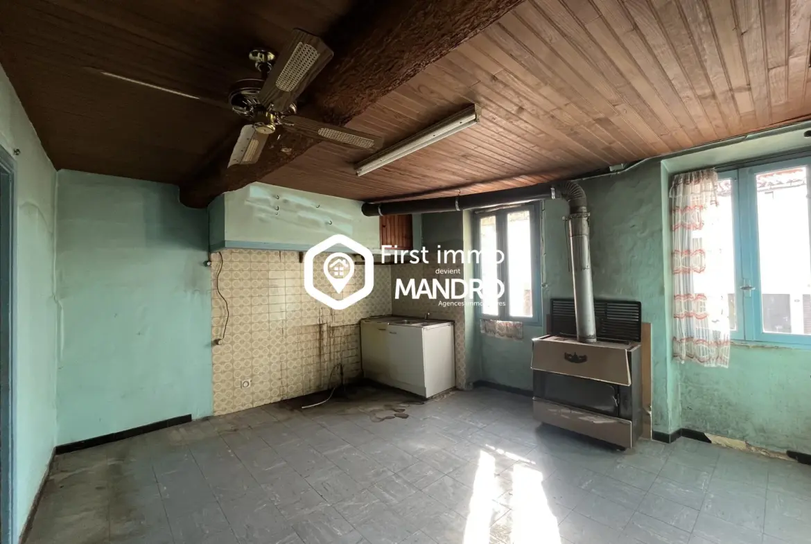 À vendre maison de village avec 3 chambres à Estagel, charmant cadre rural 