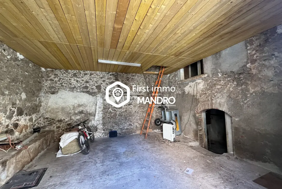 À vendre maison de village avec 3 chambres à Estagel, charmant cadre rural 