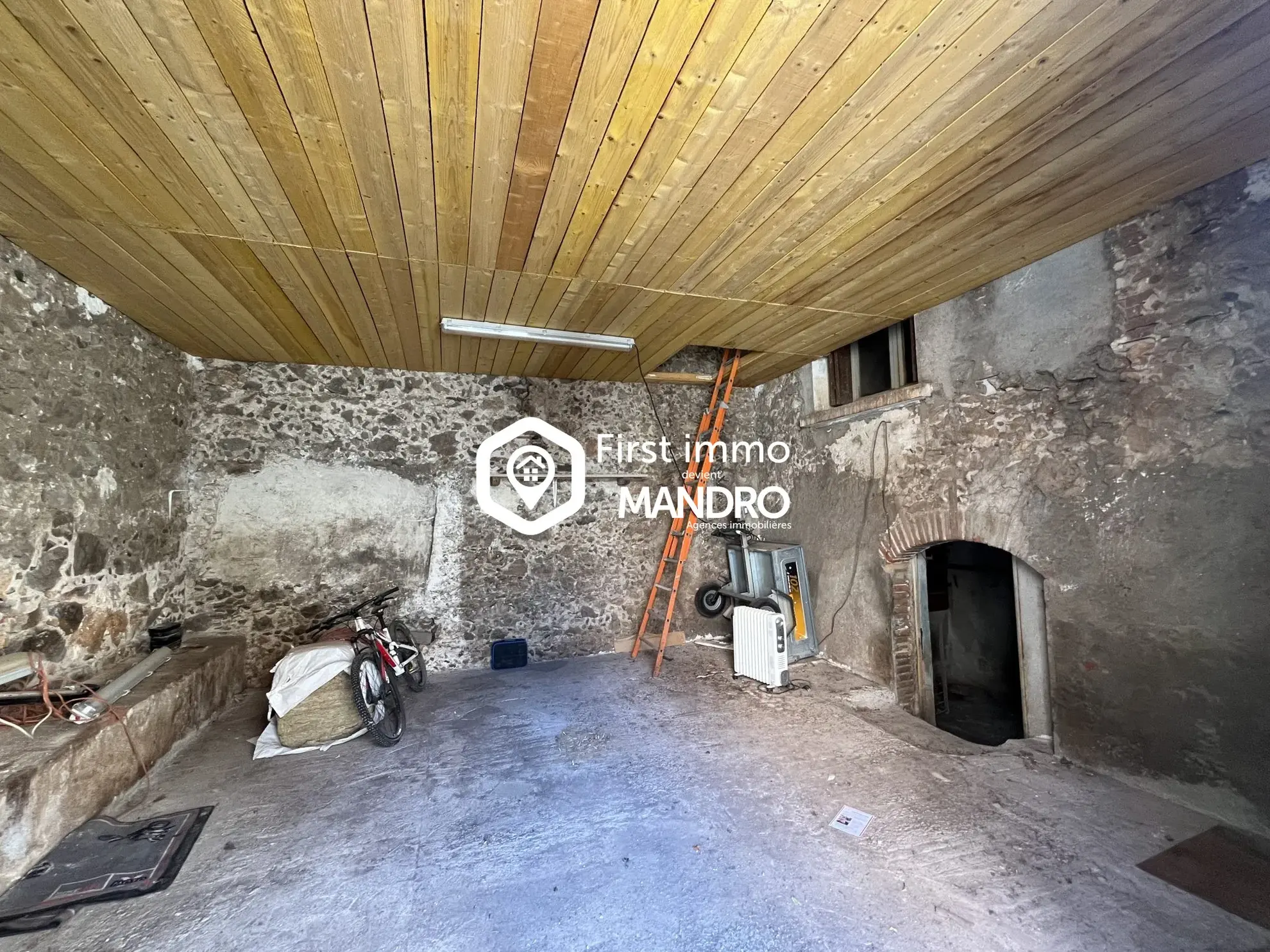 À vendre maison de village avec 3 chambres à Estagel, charmant cadre rural 