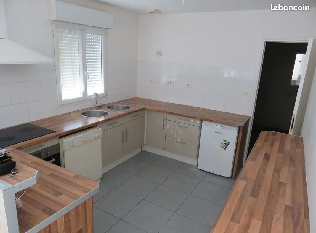 Maison semi-mitoyenne à Ghyvelde de 2011 avec 5 chambres, jardin et garage 