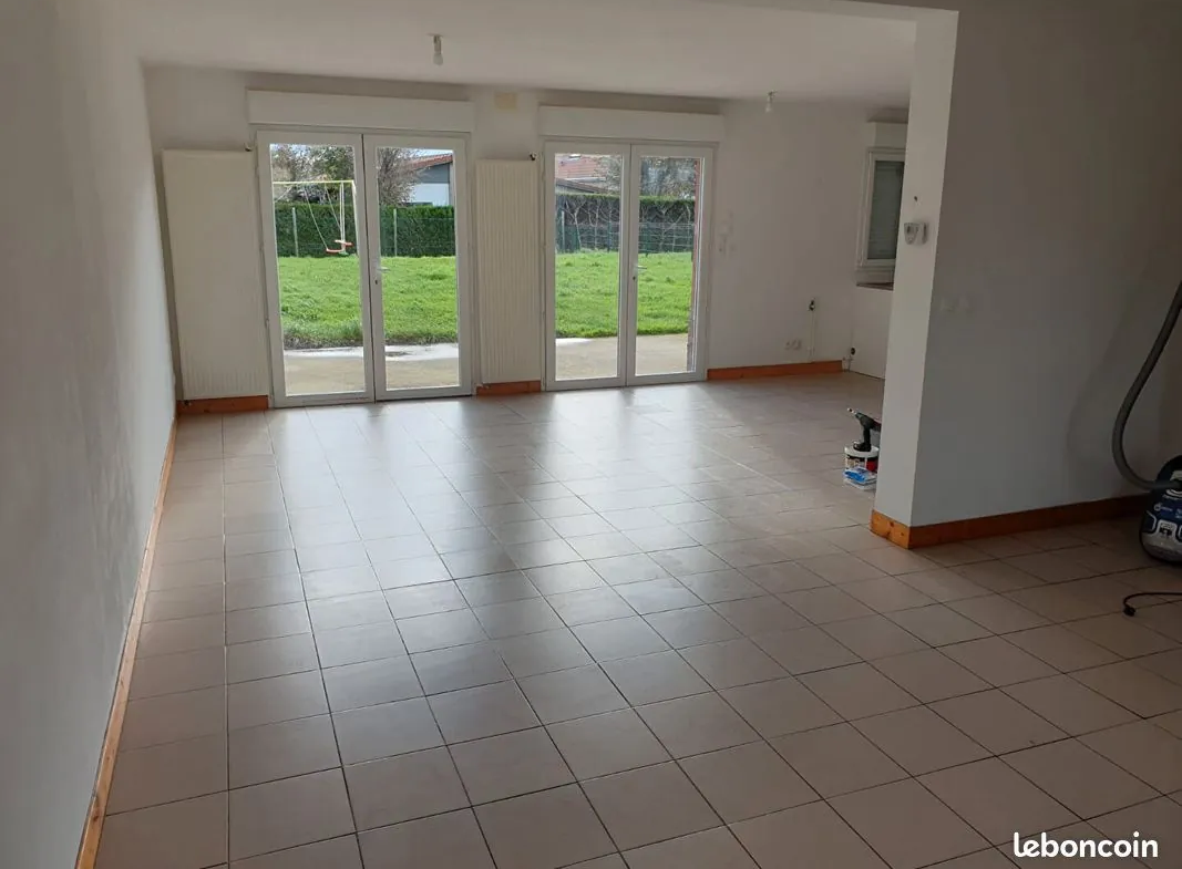 Maison semi-mitoyenne à Ghyvelde de 2011 avec 5 chambres, jardin et garage 