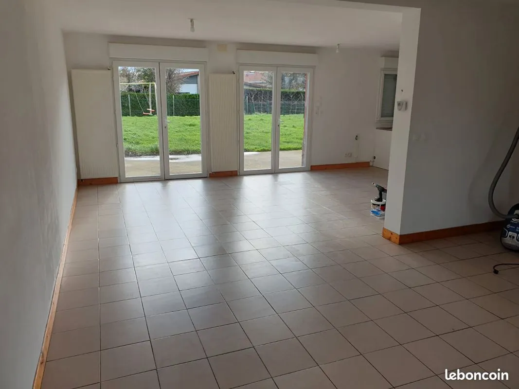 Maison semi-mitoyenne à Ghyvelde de 2011 avec 5 chambres, jardin et garage 