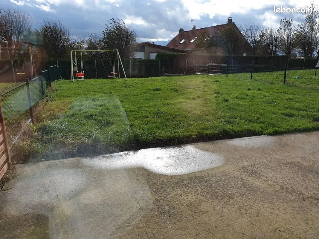 Maison semi-mitoyenne à Ghyvelde de 2011 avec 5 chambres, jardin et garage 
