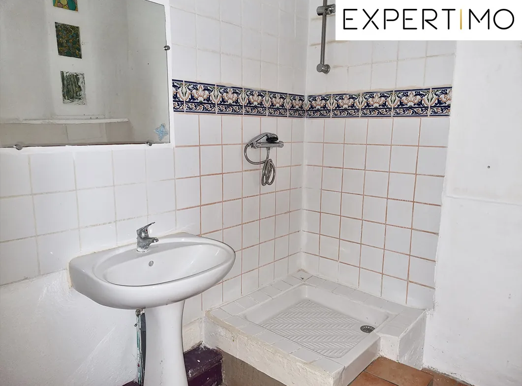 Maison atypique de 100 m² avec cour à Montaigut-en-Combrailles 