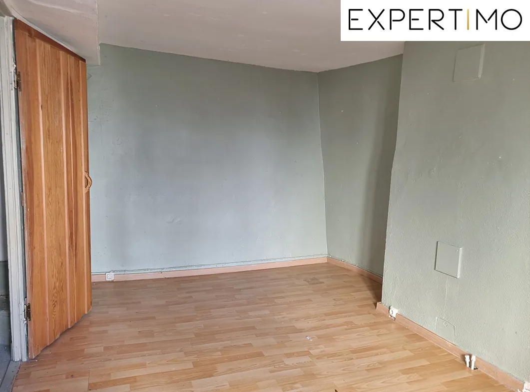 Maison atypique de 100 m² avec cour à Montaigut-en-Combrailles 