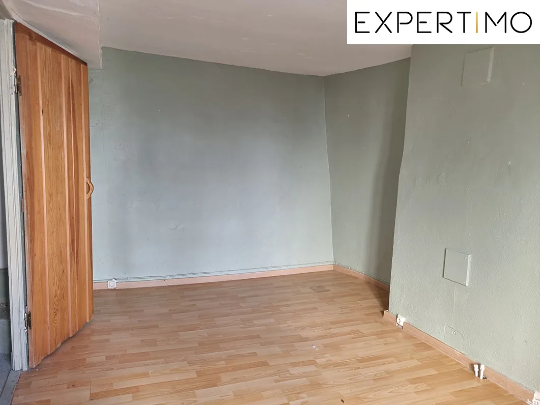 Maison atypique de 100 m² avec cour à Montaigut-en-Combrailles 