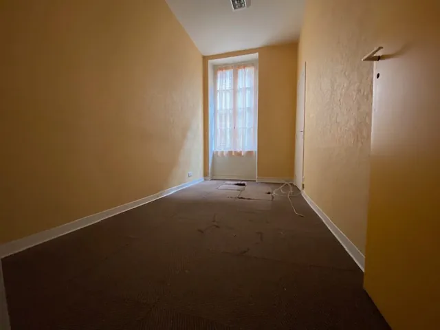 A VENDRE BUREAUX OU INVESTISSEMENT À MILLAU, 265 M² 