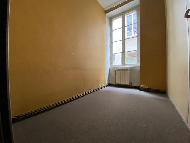 A VENDRE BUREAUX OU INVESTISSEMENT À MILLAU, 265 M² 