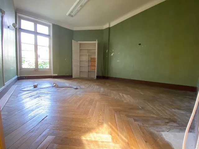 A VENDRE BUREAUX OU INVESTISSEMENT À MILLAU, 265 M² 