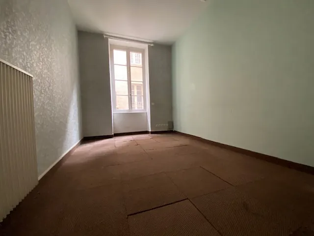 A VENDRE BUREAUX OU INVESTISSEMENT À MILLAU, 265 M² 