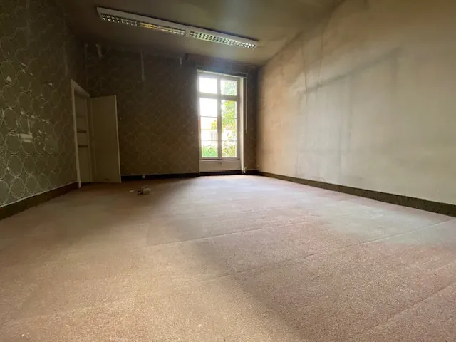 A VENDRE BUREAUX OU INVESTISSEMENT À MILLAU, 265 M² 