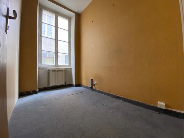 A VENDRE BUREAUX OU INVESTISSEMENT À MILLAU, 265 M² 