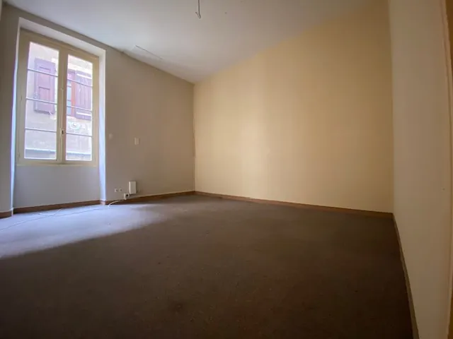A VENDRE BUREAUX OU INVESTISSEMENT À MILLAU, 265 M² 