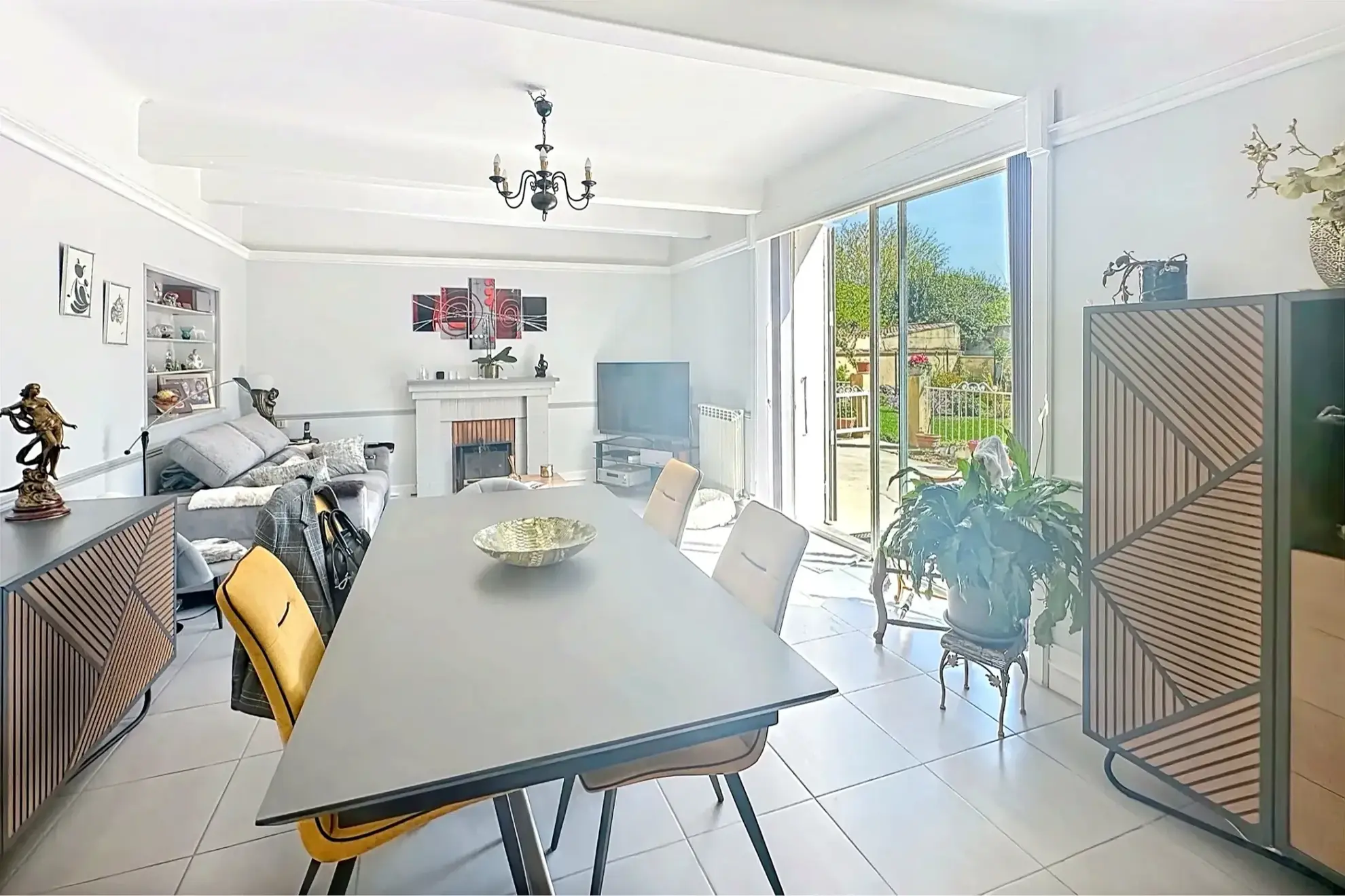 À vendre: Mas de ville de 161 m² à Sorgues avec piscine et potentiel d'aménagement 