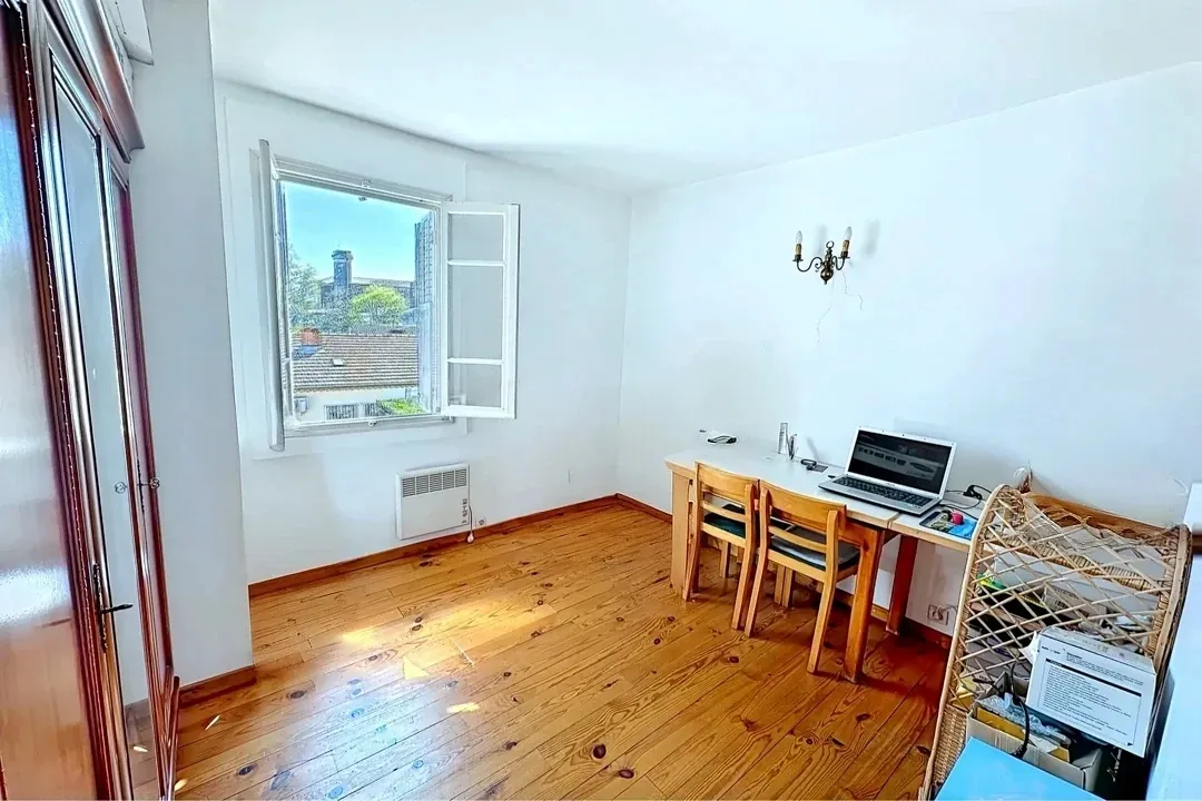 À vendre: Mas de ville de 161 m² à Sorgues avec piscine et potentiel d'aménagement 