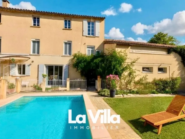 À vendre: Mas de ville de 161 m² à Sorgues avec piscine et potentiel d'aménagement