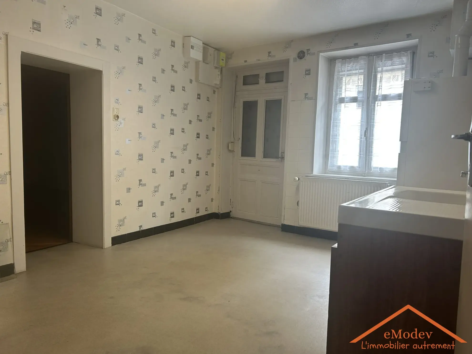 Maison de 1920 à rénover à Bruyères avec grand terrain et potentiel d'extension 