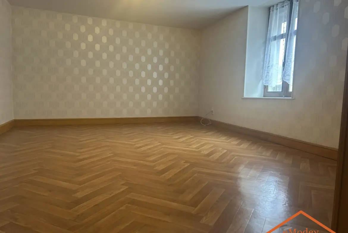 Maison de 1920 à rénover à Bruyères avec grand terrain et potentiel d'extension 