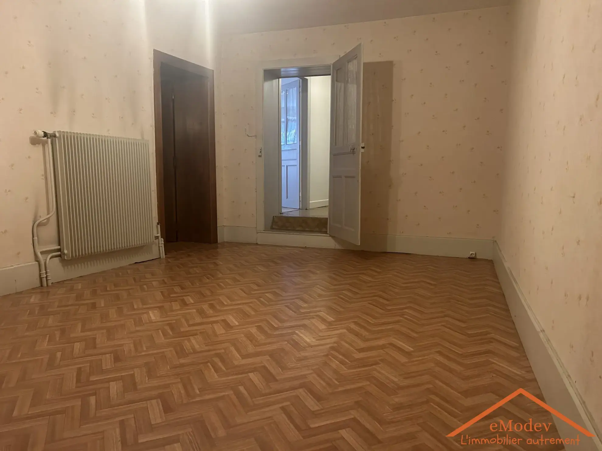 Maison de 1920 à rénover à Bruyères avec grand terrain et potentiel d'extension 