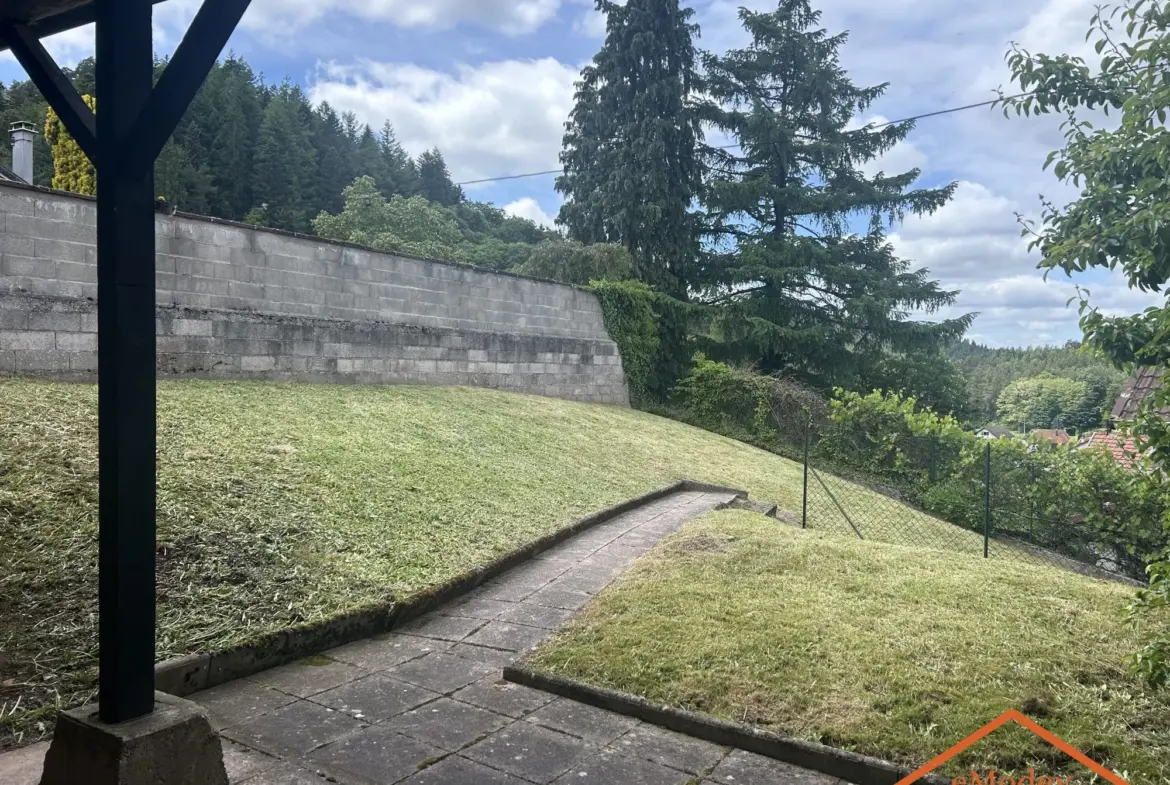 Maison de 1920 à rénover à Bruyères avec grand terrain et potentiel d'extension 