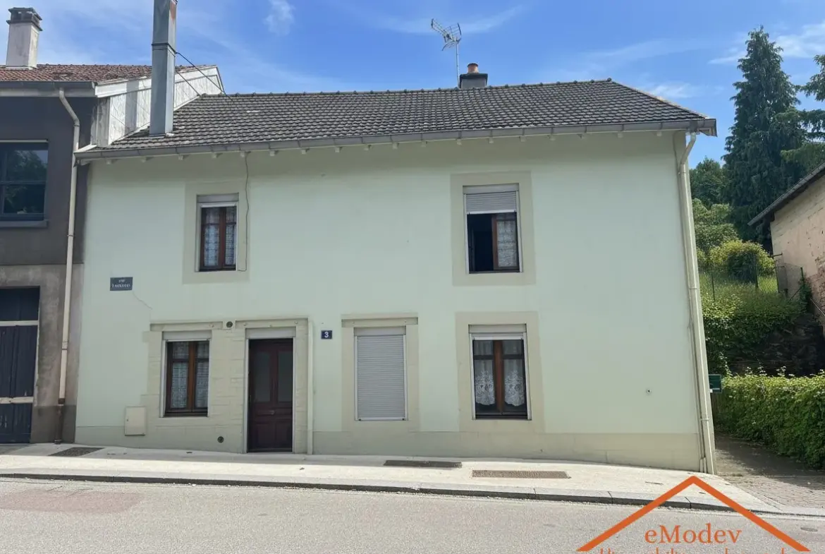 Maison de 1920 à rénover à Bruyères avec grand terrain et potentiel d'extension 