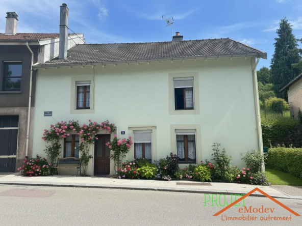 Maison de 1920 à rénover à Bruyères avec grand terrain et potentiel d'extension