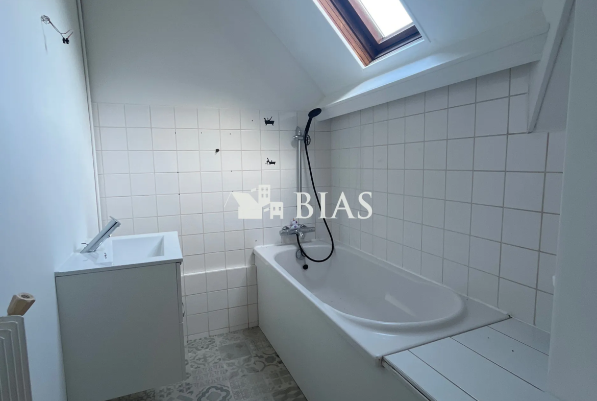 Appartement T3 en Hypercentre d'Elbeuf avec 2 Chambres et Rangement 