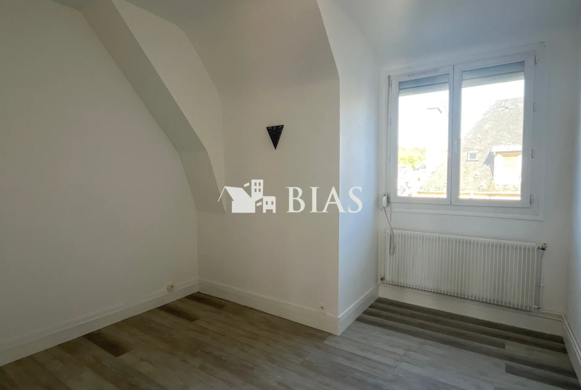 Appartement T3 en Hypercentre d'Elbeuf avec 2 Chambres et Rangement 