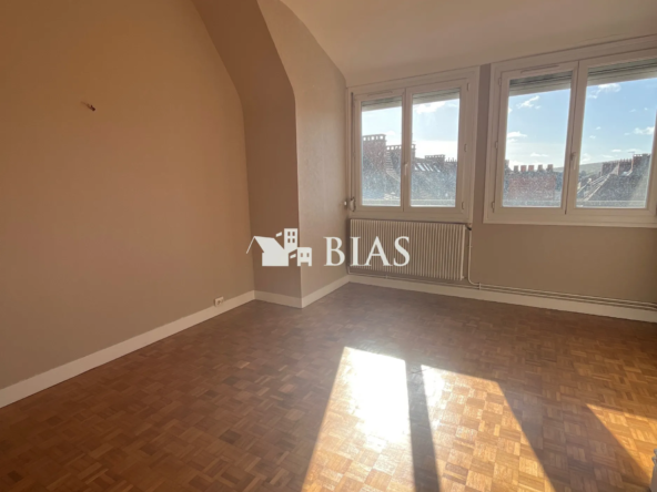Appartement T3 en Hypercentre d'Elbeuf avec 2 Chambres et Rangement