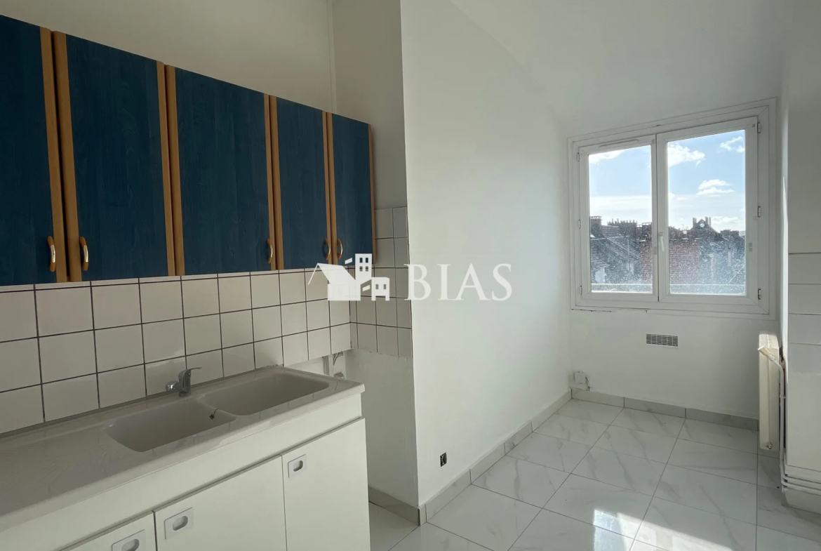 Appartement T3 en Hypercentre d'Elbeuf avec 2 Chambres et Rangement 