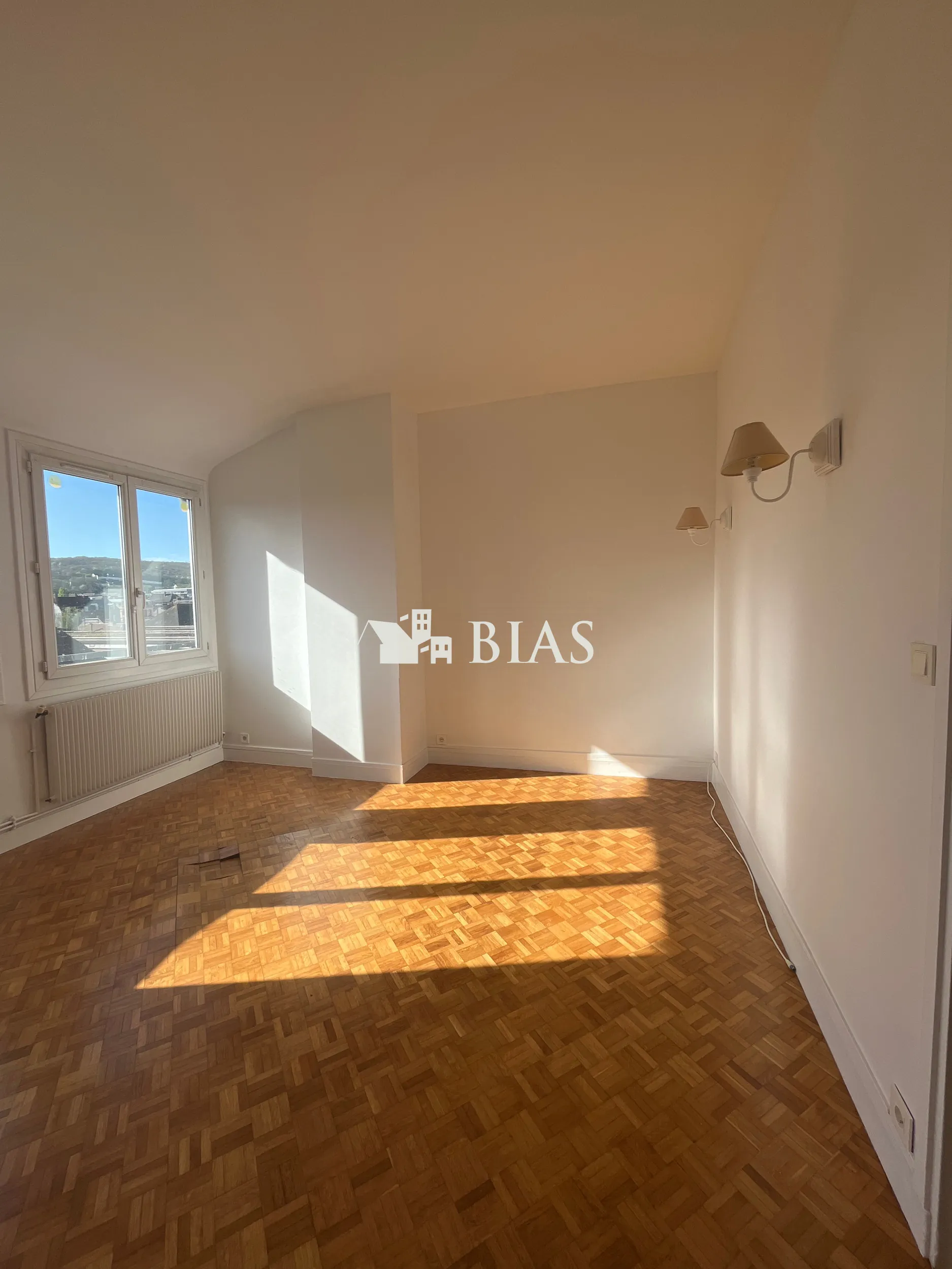 Appartement T3 en Hypercentre d'Elbeuf avec 2 Chambres et Rangement 
