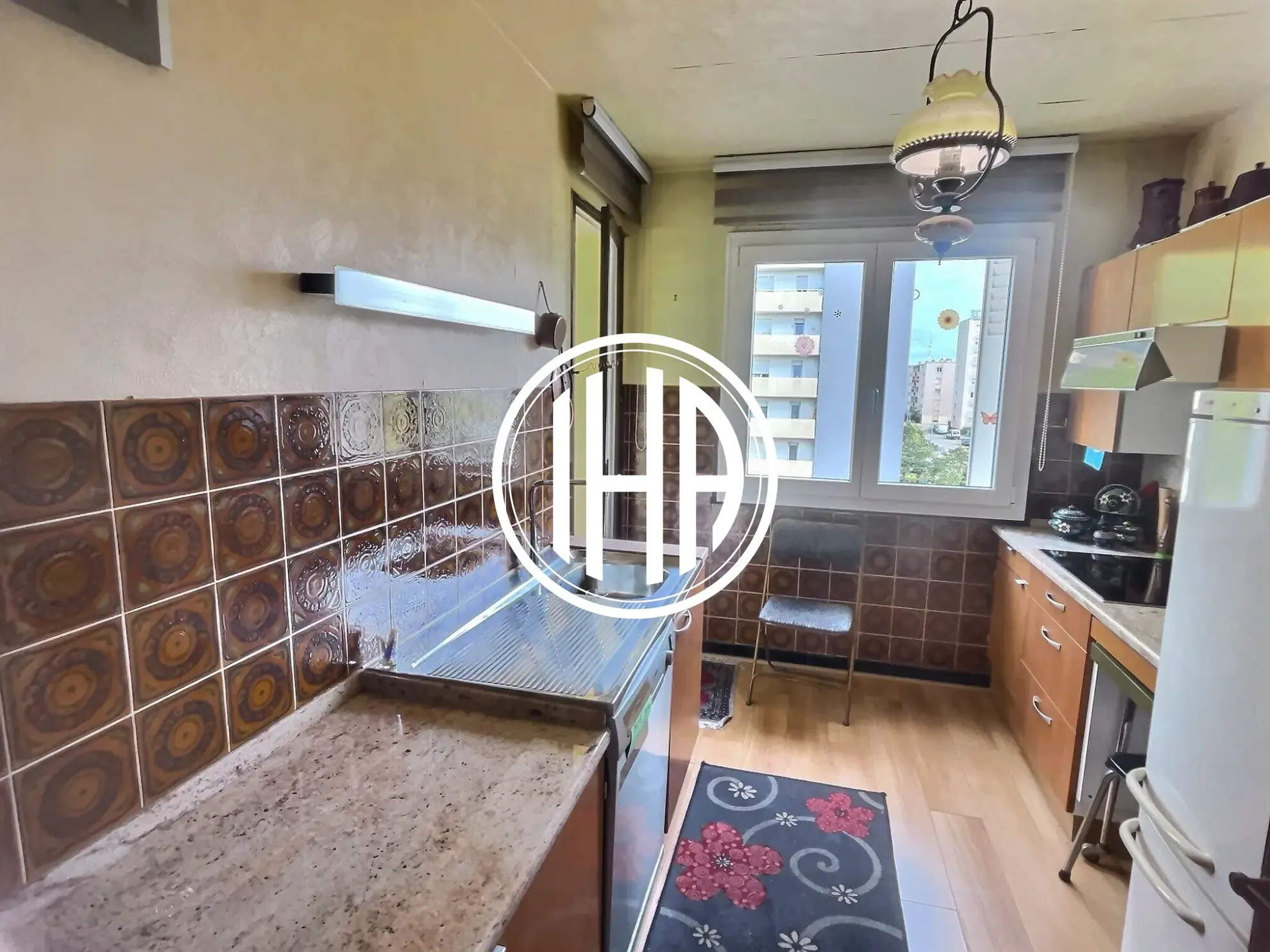 Cuisine équipée et aménagée Appartement T5 à vendre à Colmar avec balcon, cave et exposition sud 