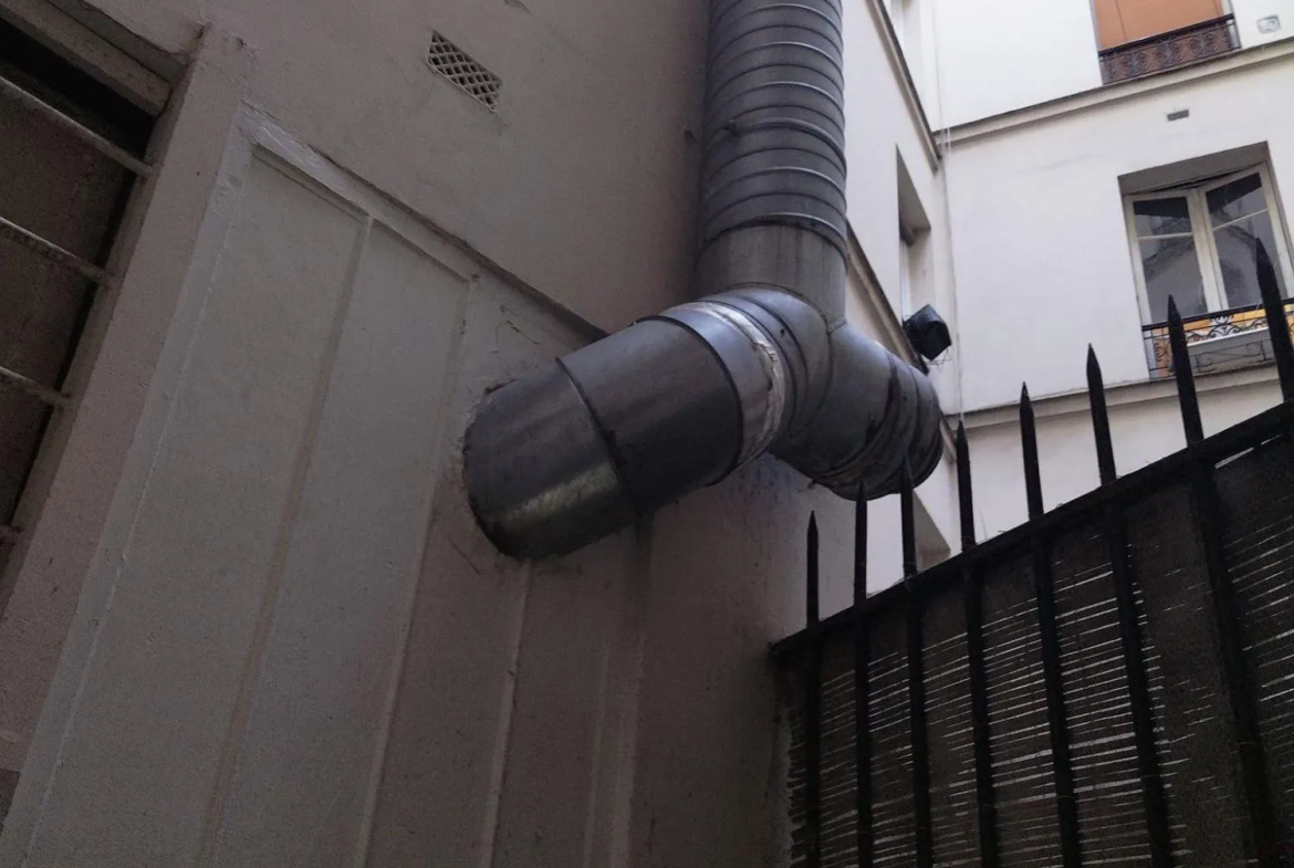 Restaurant à vendre à Paris 18e - Emplacement privilégié et faible loyer 