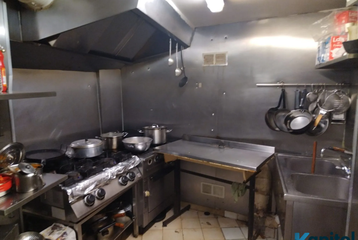 Restaurant à vendre à Paris 18e - Emplacement privilégié et faible loyer 