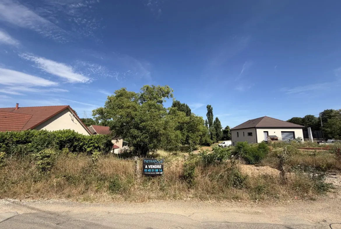 Terrain à bâtir de 1176 m² à Givry, secteur paisible 