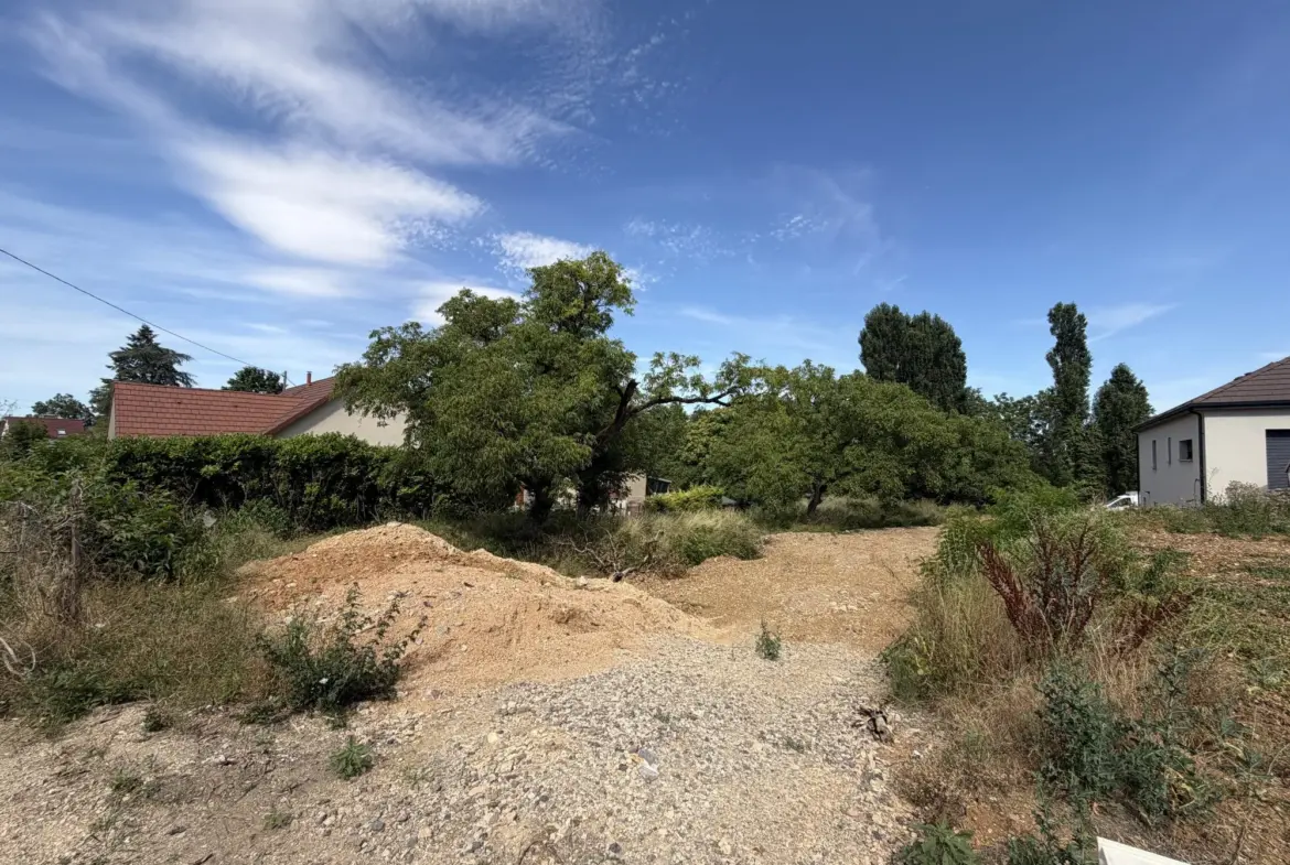 Terrain à bâtir de 1176 m² à Givry, secteur paisible 