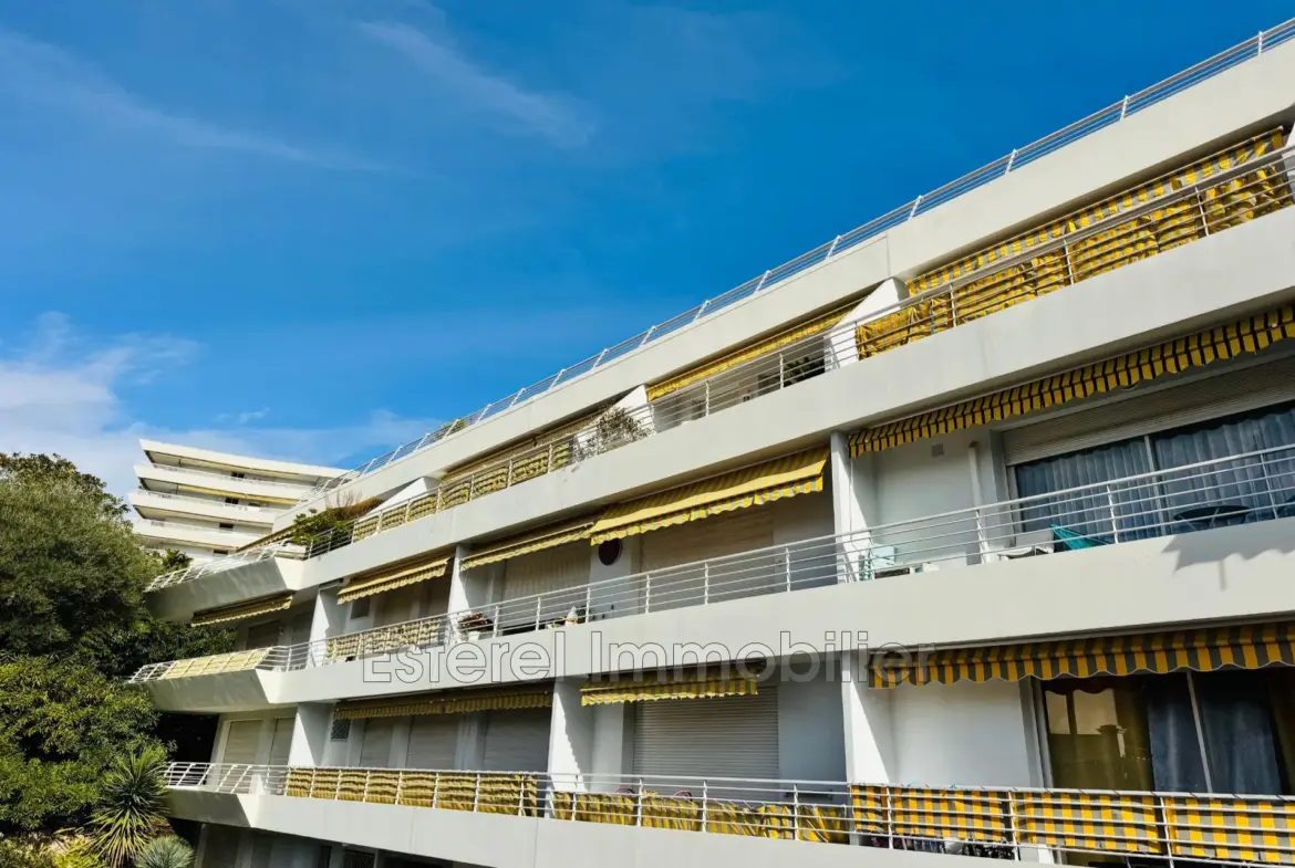 Studio exceptionnel avec terrasse à Cannes dans résidence de luxe 
