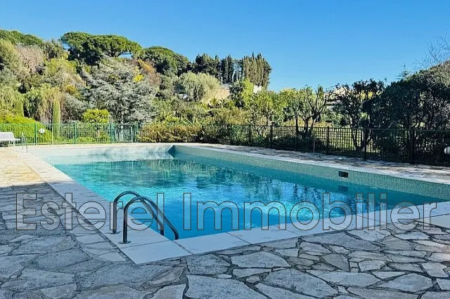 Studio exceptionnel avec terrasse à Cannes dans résidence de luxe 